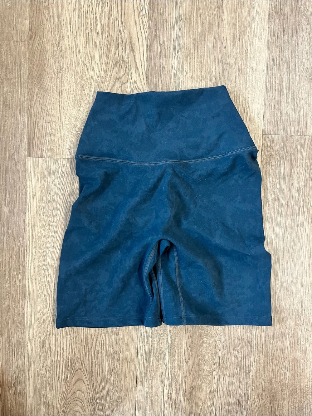 High-Rise Navy Women’s scrunch Bike Shorts with Wide Waistband